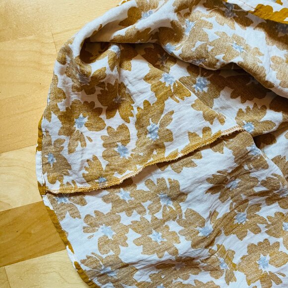 Gold and White floral patterned sun dress with poofy sleeves, size M - Picture 8 of 11